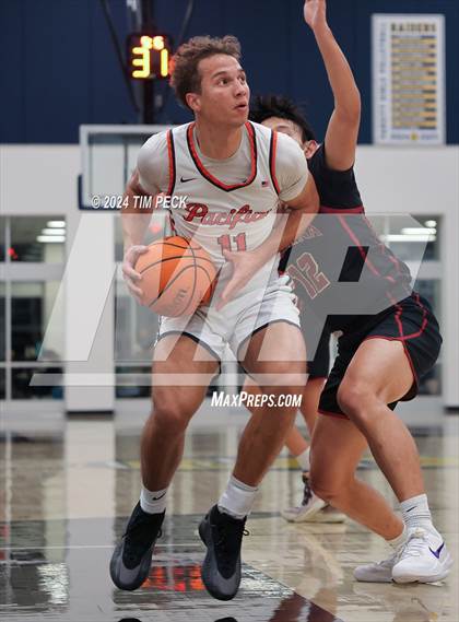 Thumbnail 2 in La Serna vs. Pacifica Christian/Orange County photogallery.