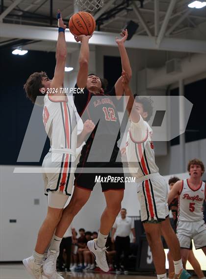 Thumbnail 2 in La Serna vs. Pacifica Christian/Orange County photogallery.
