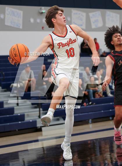 Thumbnail 3 in La Serna vs. Pacifica Christian/Orange County photogallery.