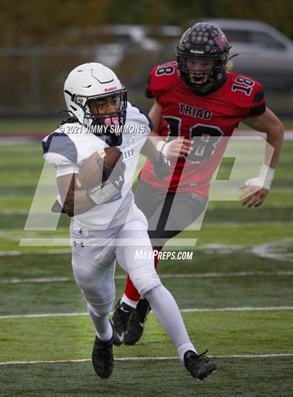 Thumbnail 2 in Hillcrest @ Triad (IHSA 5A First Round Playoff) photogallery.