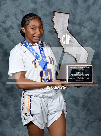 Thumbnail 3 in Oakland Tech (CIF State D3 Award Photos) photogallery.