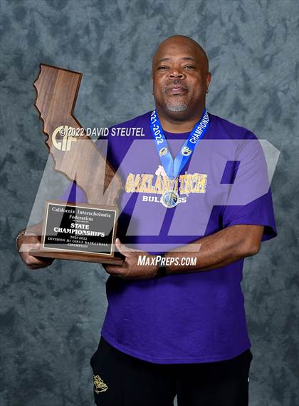 Thumbnail 2 in Oakland Tech (CIF State D3 Award Photos) photogallery.