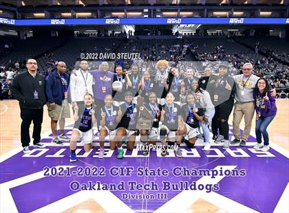 Thumbnail 2 in Oakland Tech (CIF State D3 Award Photos) photogallery.