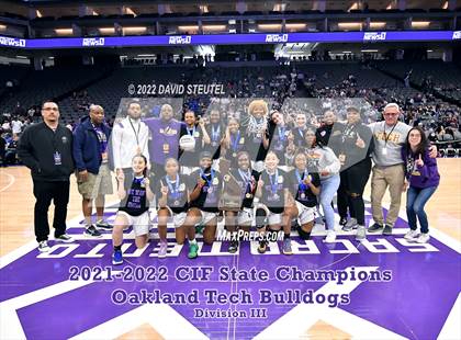 Thumbnail 2 in Oakland Tech (CIF State D3 Award Photos) photogallery.