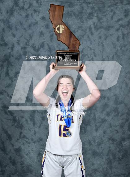 Thumbnail 2 in Oakland Tech (CIF State D3 Award Photos) photogallery.