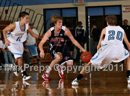 Thumbnail 1 in Gibbs vs South Doyle (Kroger Thanksgiving Classic) photogallery.