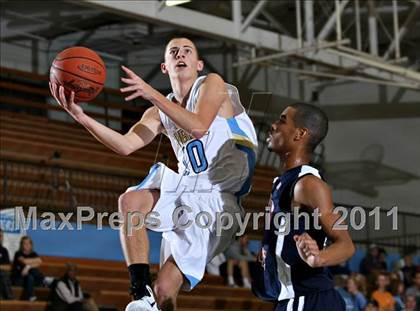 Thumbnail 3 in Gibbs vs South Doyle (Kroger Thanksgiving Classic) photogallery.