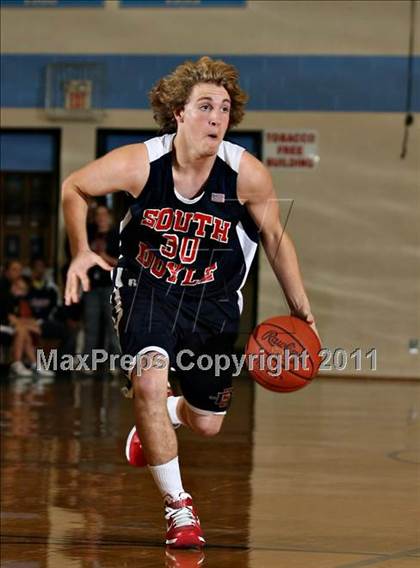 Thumbnail 3 in Gibbs vs South Doyle (Kroger Thanksgiving Classic) photogallery.