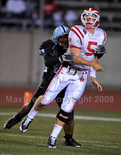 Thumbnail 3 in Carson vs. Mater Dei photogallery.