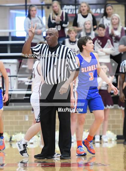 Thumbnail 2 in Slidell vs. Eula (UIL 1A Regional Semifinal) photogallery.