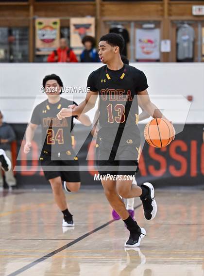 Thumbnail 3 in Archbishop Riordan vs. O'Dea (Torrey Pines Holiday Classic) photogallery.
