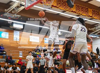 Thumbnail 3 in Archbishop Riordan vs. O'Dea (Torrey Pines Holiday Classic) photogallery.