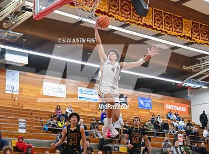Thumbnail 3 in Archbishop Riordan vs. O'Dea (Torrey Pines Holiday Classic) photogallery.