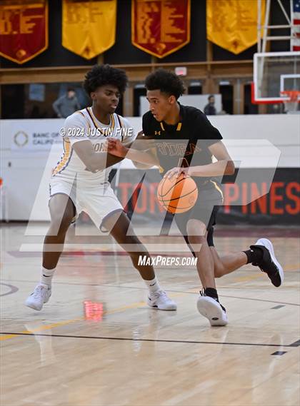 Thumbnail 2 in Archbishop Riordan vs. O'Dea (Torrey Pines Holiday Classic) photogallery.