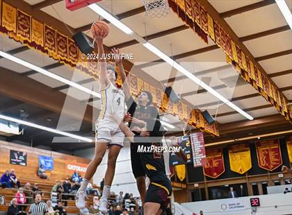 Thumbnail 2 in Archbishop Riordan vs. O'Dea (Torrey Pines Holiday Classic) photogallery.
