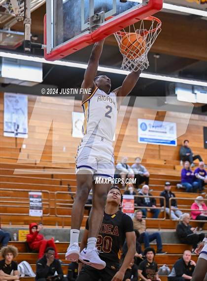 Thumbnail 3 in Archbishop Riordan vs. O'Dea (Torrey Pines Holiday Classic) photogallery.
