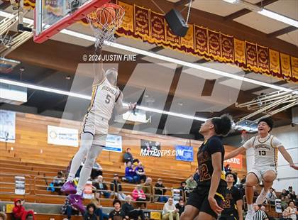 Thumbnail 3 in Archbishop Riordan vs. O'Dea (Torrey Pines Holiday Classic) photogallery.