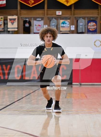 Thumbnail 2 in Archbishop Riordan vs. O'Dea (Torrey Pines Holiday Classic) photogallery.