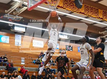 Thumbnail 3 in Archbishop Riordan vs. O'Dea (Torrey Pines Holiday Classic) photogallery.