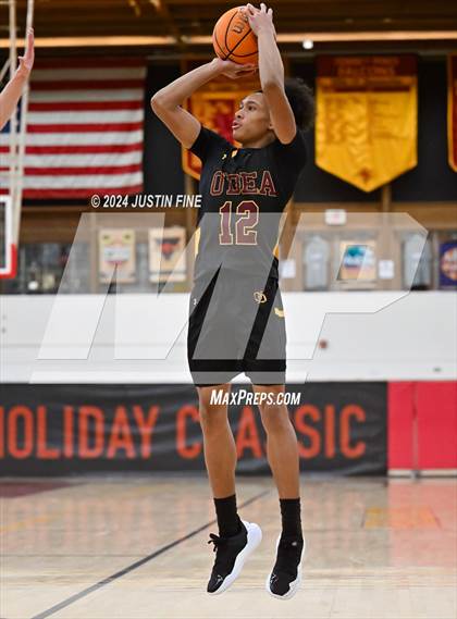 Thumbnail 3 in Archbishop Riordan vs. O'Dea (Torrey Pines Holiday Classic) photogallery.