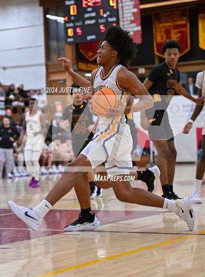 Thumbnail 3 in Archbishop Riordan vs. O'Dea (Torrey Pines Holiday Classic) photogallery.