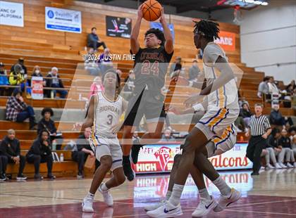 Thumbnail 3 in Archbishop Riordan vs. O'Dea (Torrey Pines Holiday Classic) photogallery.