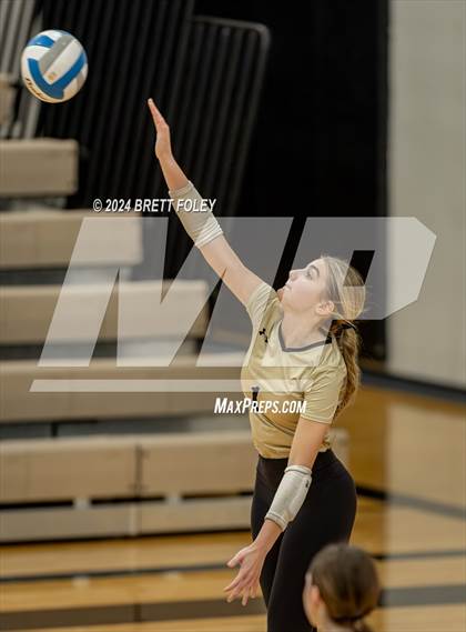 Thumbnail 1 in Columbus vs Lincoln Southeast photogallery.