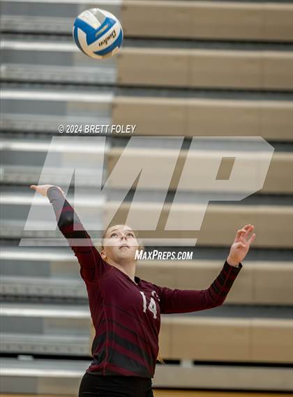 Thumbnail 2 in Columbus vs Lincoln Southeast photogallery.