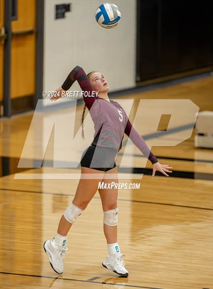Thumbnail 2 in Columbus vs Lincoln Southeast photogallery.