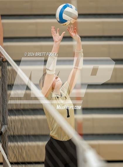 Thumbnail 3 in Columbus vs Lincoln Southeast photogallery.