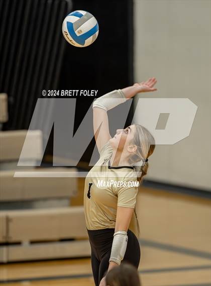 Thumbnail 2 in Columbus vs Lincoln Southeast photogallery.