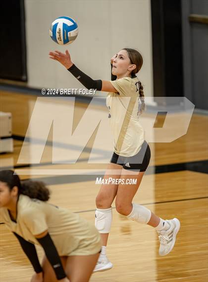 Thumbnail 3 in Columbus vs Lincoln Southeast photogallery.