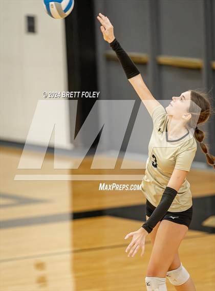 Thumbnail 1 in Columbus vs Lincoln Southeast photogallery.