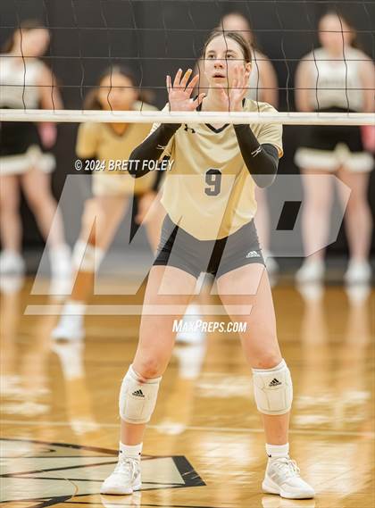 Thumbnail 2 in Columbus vs Lincoln Southeast photogallery.