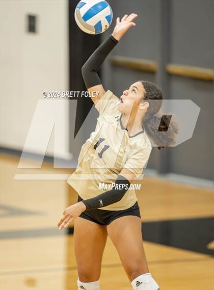 Thumbnail 3 in Columbus vs Lincoln Southeast photogallery.