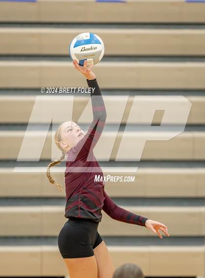 Thumbnail 2 in Columbus vs Lincoln Southeast photogallery.