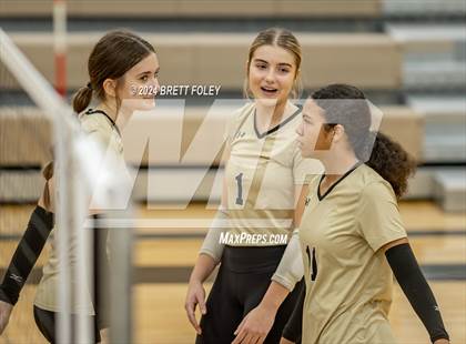 Thumbnail 2 in Columbus vs Lincoln Southeast photogallery.