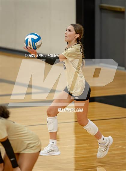 Thumbnail 2 in Columbus vs Lincoln Southeast photogallery.