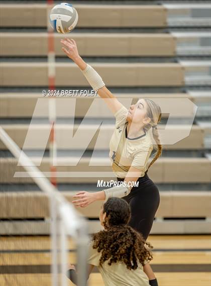 Thumbnail 1 in Columbus vs Lincoln Southeast photogallery.