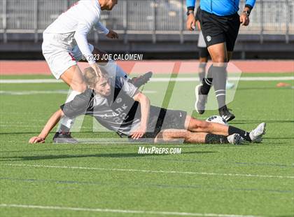 Thumbnail 2 in Lee vs Clark photogallery.