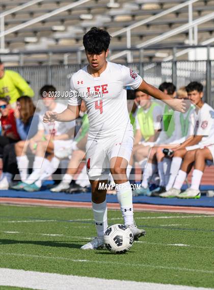 Thumbnail 2 in Lee vs Clark photogallery.