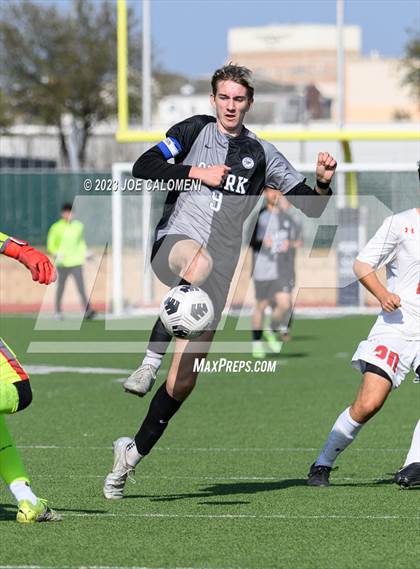 Thumbnail 3 in Lee vs Clark photogallery.