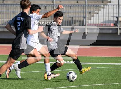 Thumbnail 2 in Lee vs Clark photogallery.