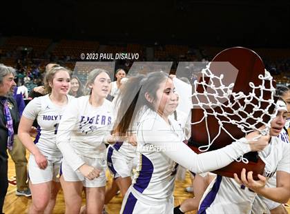 Thumbnail 1 in D'Evelyn vs. Holy Family (CHSAA 4A Final) photogallery.