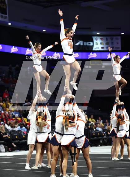 Thumbnail 3 in VHSL State Cheer Competition (Class 5) photogallery.