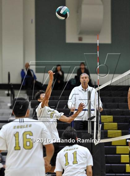 Thumbnail 3 in Mater Dei Catholic @ Olympian photogallery.