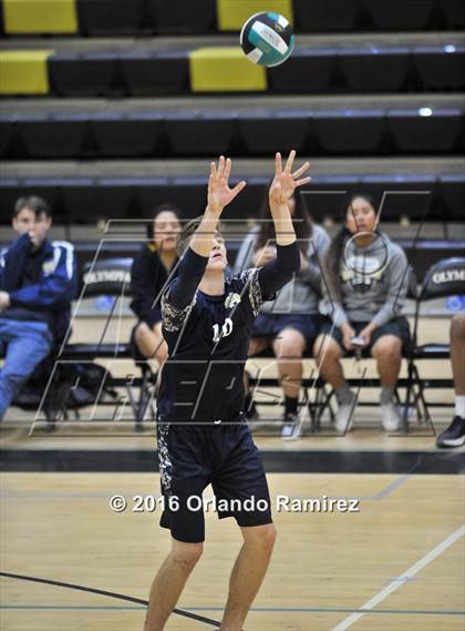 Thumbnail 1 in Mater Dei Catholic @ Olympian photogallery.