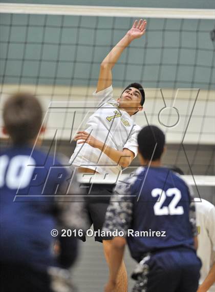 Thumbnail 3 in Mater Dei Catholic @ Olympian photogallery.