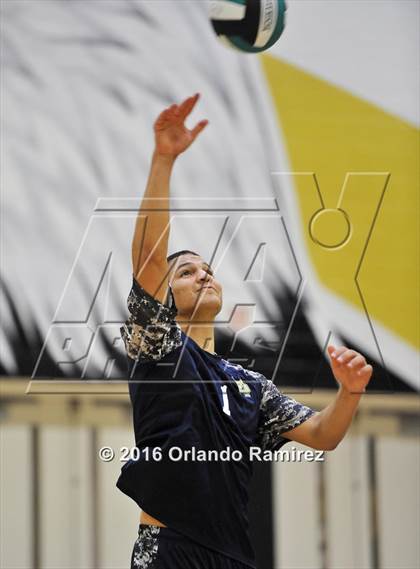 Thumbnail 1 in Mater Dei Catholic @ Olympian photogallery.