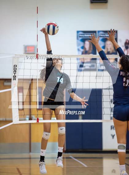 Thumbnail 2 in Highland vs  Perry  (AIA 6A Semi Final) photogallery.